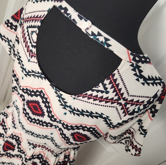 Doe & Rae Aztec Design Dress Size Medium‎ - Picture 6 of 8